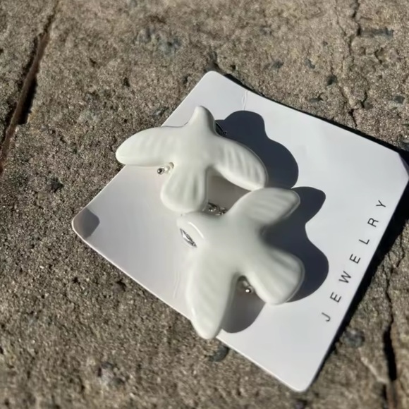 Round Ear Hoop White Peace Dove Earrings Jewelry - Picture 6 of 14